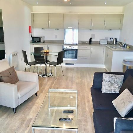 New Central Woking 1 And 2 Bedroom Apartments With Free Gym, Close To Train Station Eksteriør billede