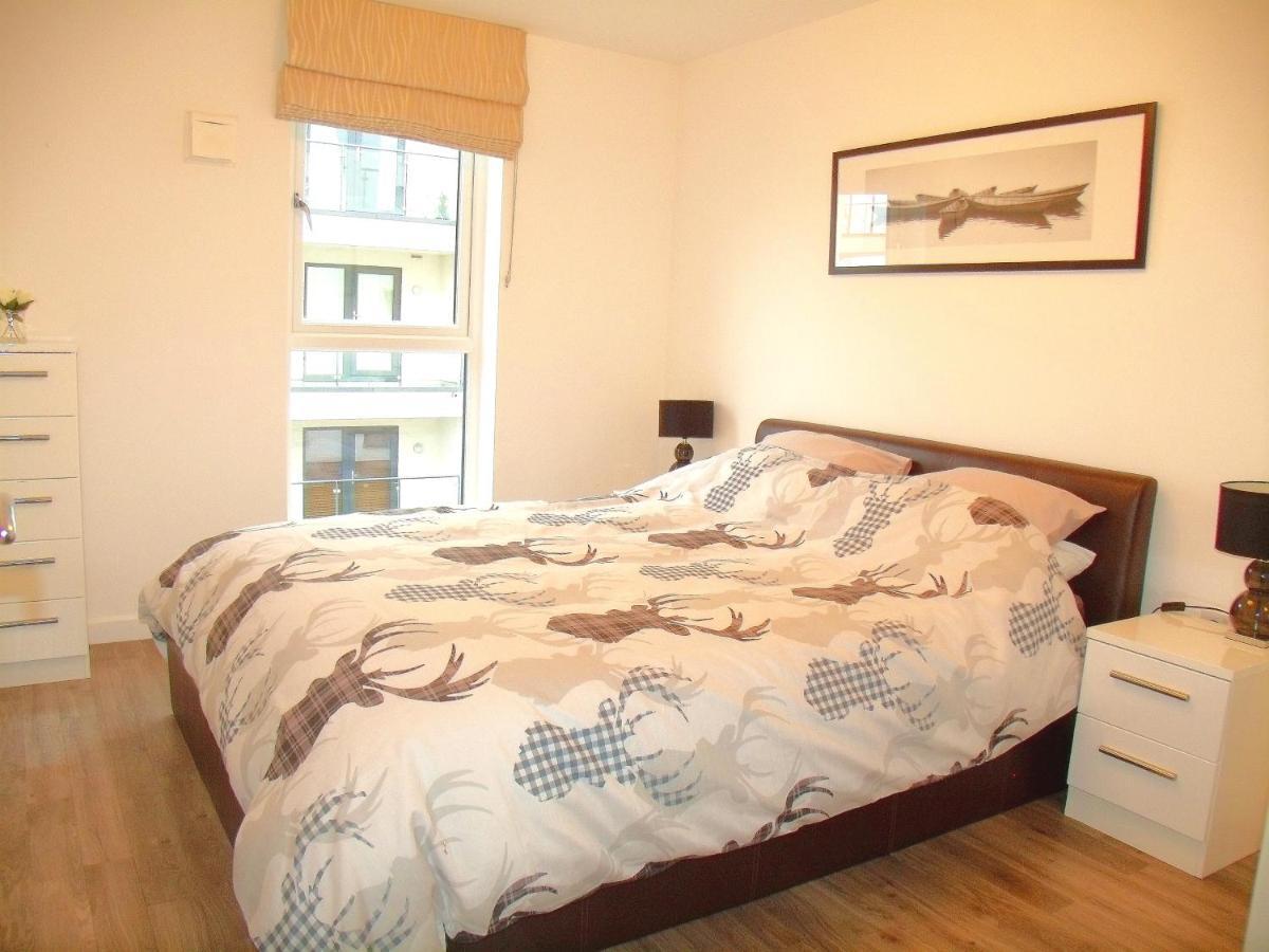 New Central Woking 1 And 2 Bedroom Apartments With Free Gym, Close To Train Station Eksteriør billede