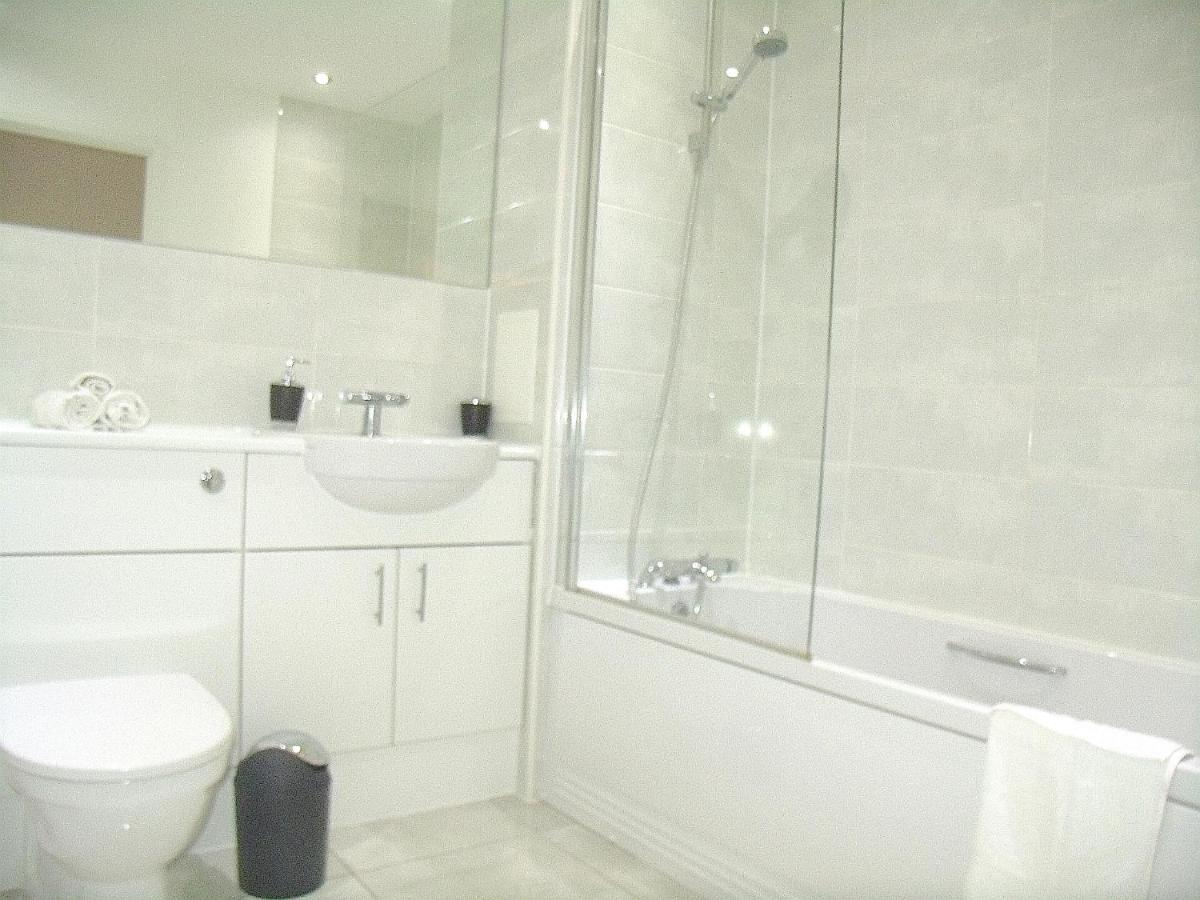 New Central Woking 1 And 2 Bedroom Apartments With Free Gym, Close To Train Station Eksteriør billede