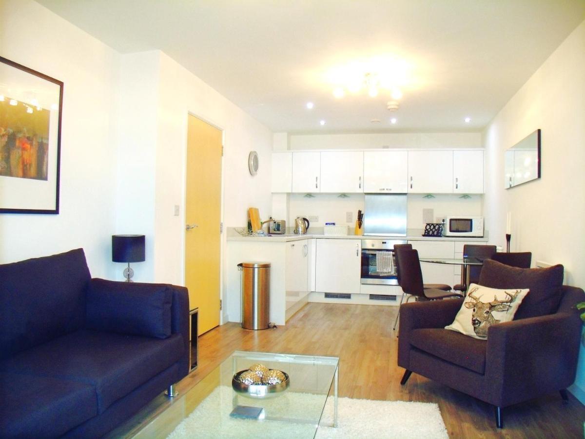 New Central Woking 1 And 2 Bedroom Apartments With Free Gym, Close To Train Station Eksteriør billede