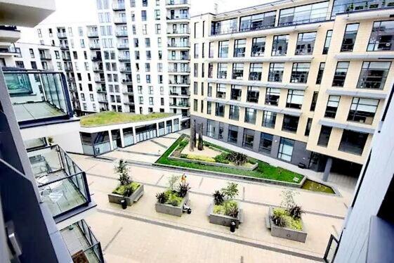 New Central Woking 1 And 2 Bedroom Apartments With Free Gym, Close To Train Station Eksteriør billede