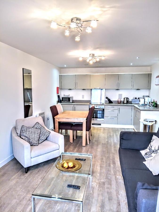 New Central Woking 1 And 2 Bedroom Apartments With Free Gym, Close To Train Station Eksteriør billede