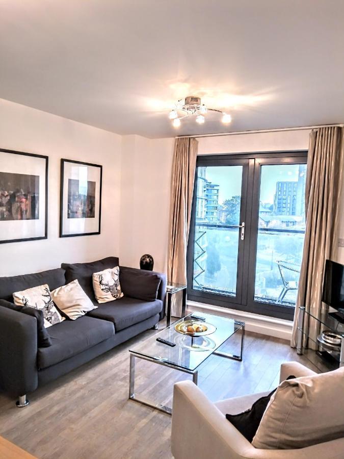 New Central Woking 1 And 2 Bedroom Apartments With Free Gym, Close To Train Station Eksteriør billede