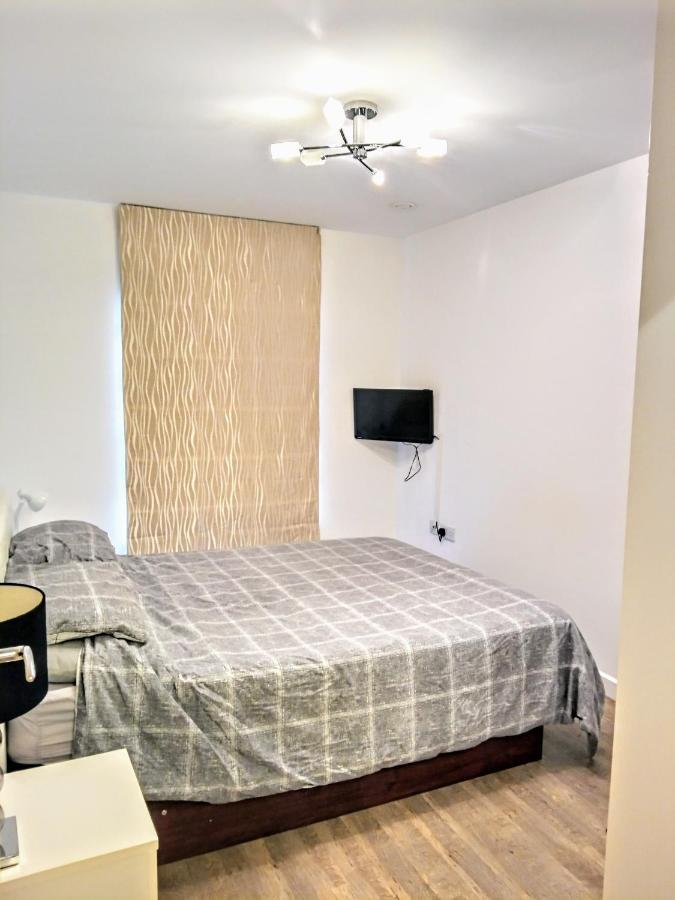 New Central Woking 1 And 2 Bedroom Apartments With Free Gym, Close To Train Station Eksteriør billede