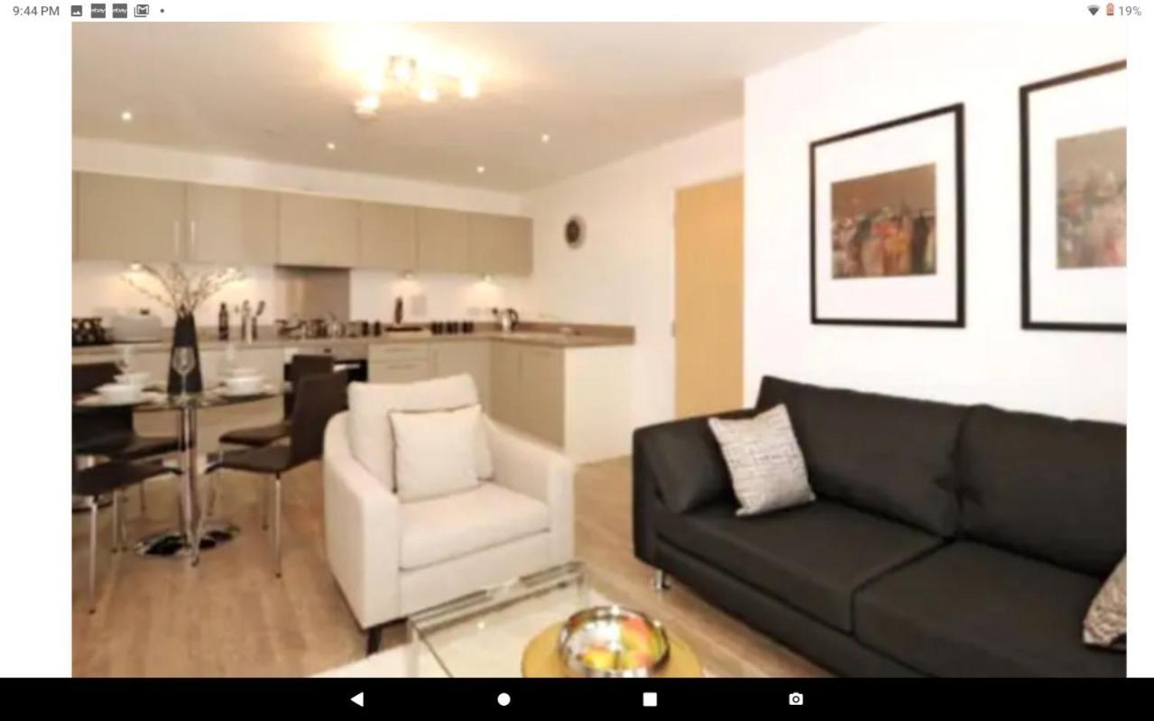 New Central Woking 1 And 2 Bedroom Apartments With Free Gym, Close To Train Station Eksteriør billede