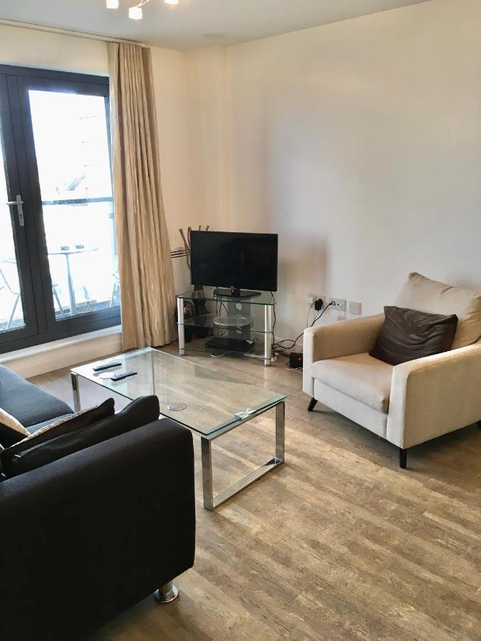 New Central Woking 1 And 2 Bedroom Apartments With Free Gym, Close To Train Station Eksteriør billede