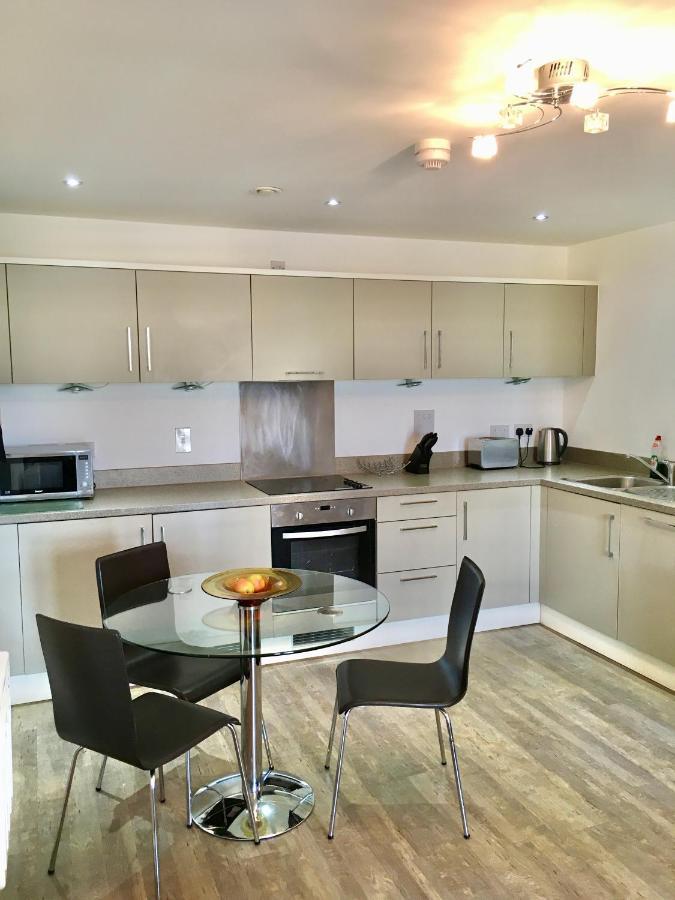 New Central Woking 1 And 2 Bedroom Apartments With Free Gym, Close To Train Station Eksteriør billede