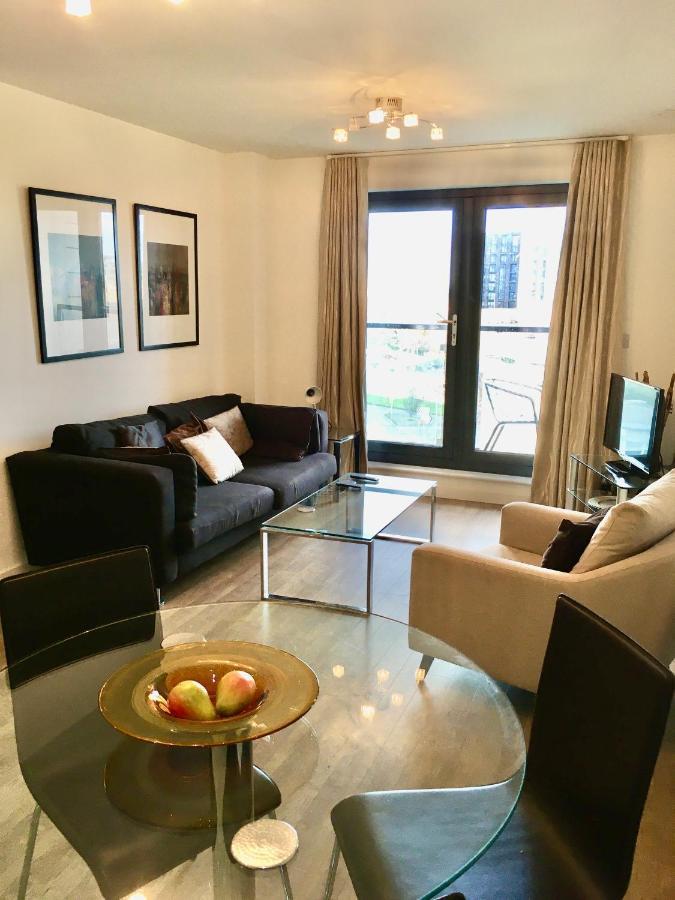 New Central Woking 1 And 2 Bedroom Apartments With Free Gym, Close To Train Station Eksteriør billede